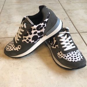 Inkkas Size 8 Snow Leopard Jogger shoe